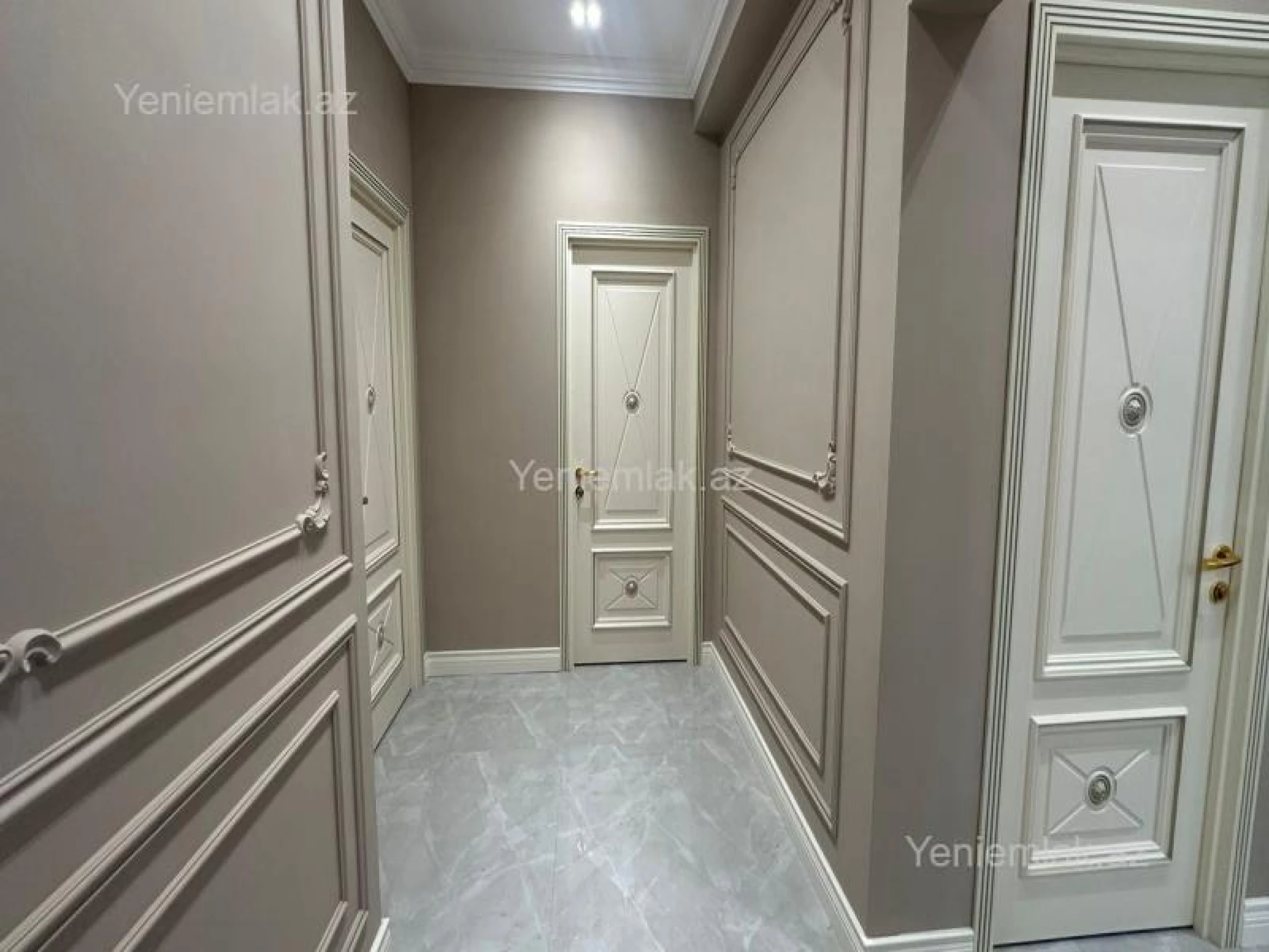 Satılır 3 otaqlı köhnə tikili 130 m²