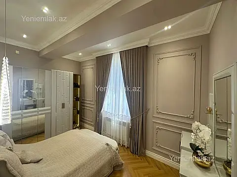 Satılır 3 otaqlı köhnə tikili 130 m²