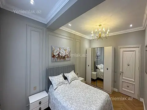 Satılır 3 otaqlı köhnə tikili 130 m²