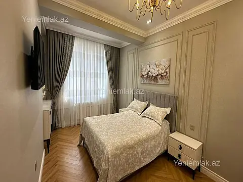 Satılır 3 otaqlı köhnə tikili 130 m²