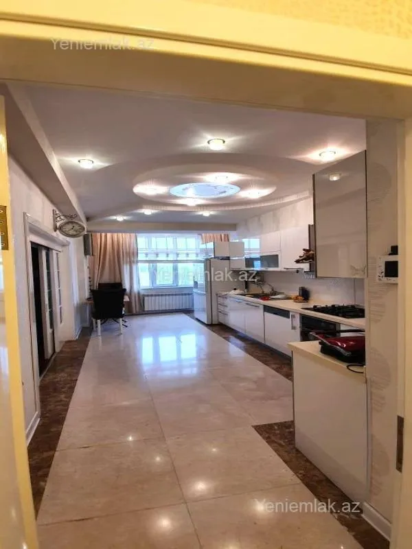 Satılır 4 otaqlı yeni tikili 190 m²
