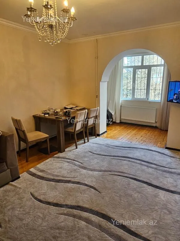Satılır 2 otaqlı köhnə tikili 50 m²