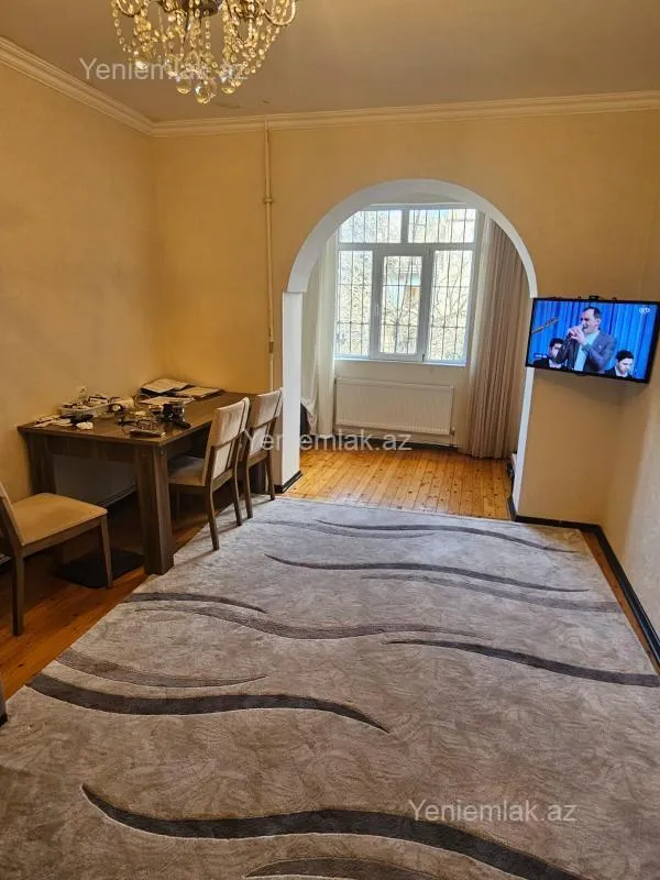 Satılır 2 otaqlı köhnə tikili 50 m²