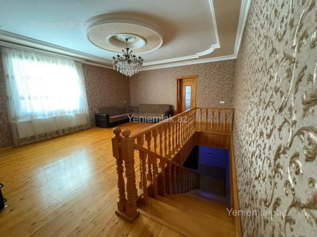 Satılır 5 otaqlı həyət evi 280 m²