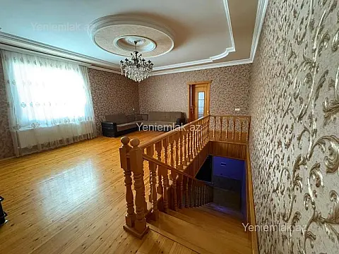 Satılır 5 otaqlı həyət evi 280 m²