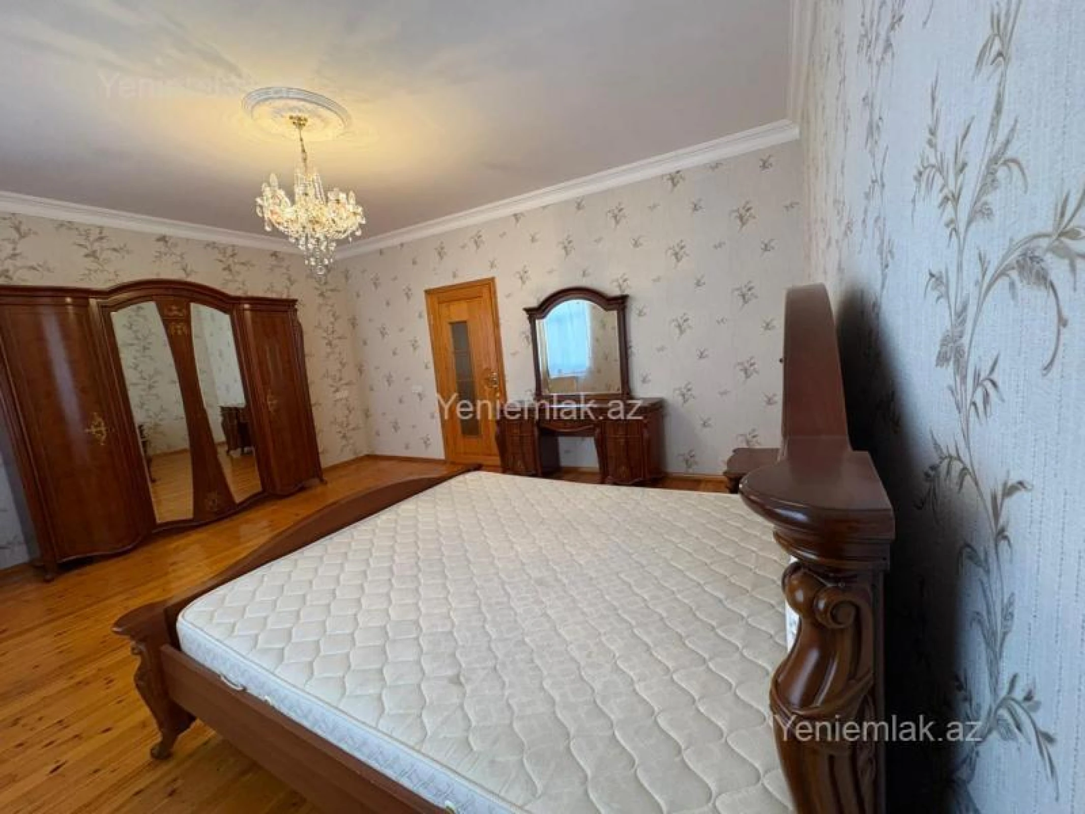 Satılır 5 otaqlı həyət evi 280 m²