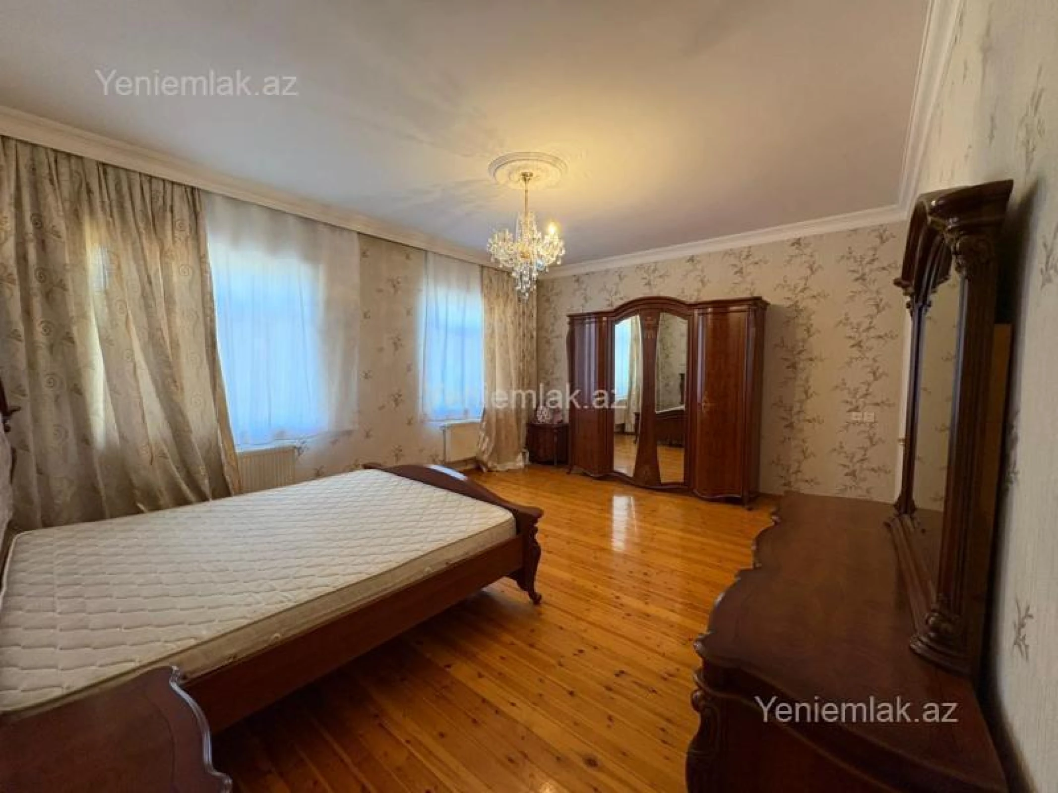 Satılır 5 otaqlı həyət evi 280 m²