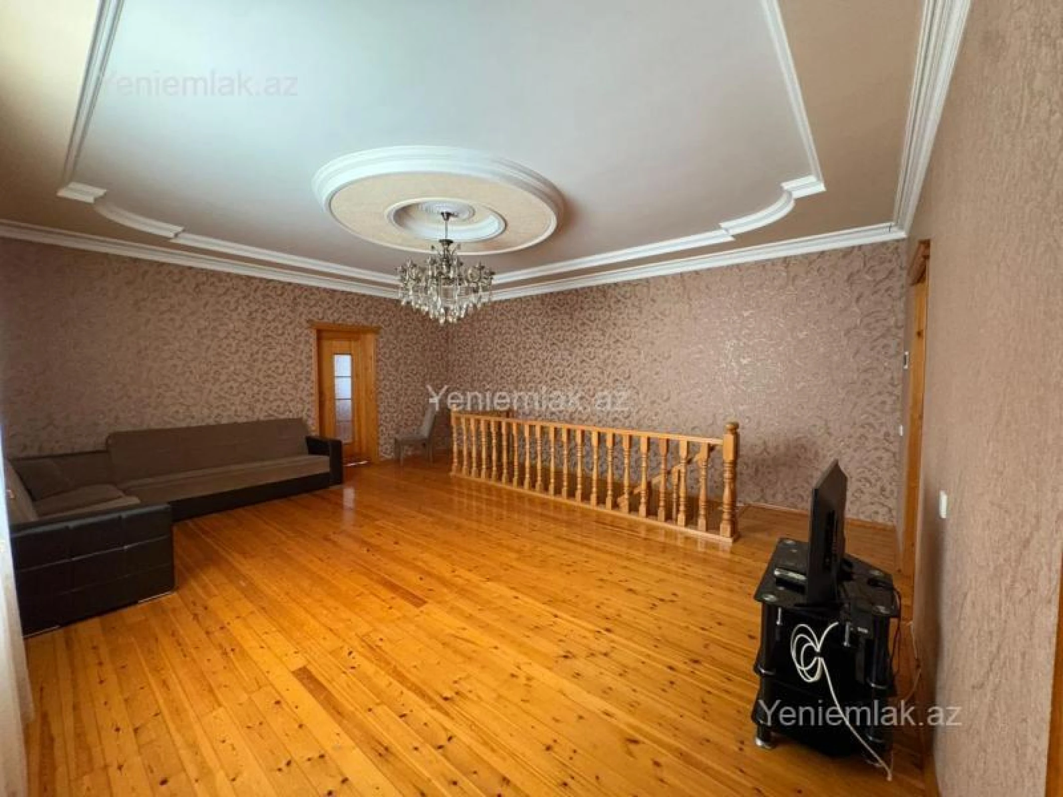 Satılır 5 otaqlı həyət evi 280 m²