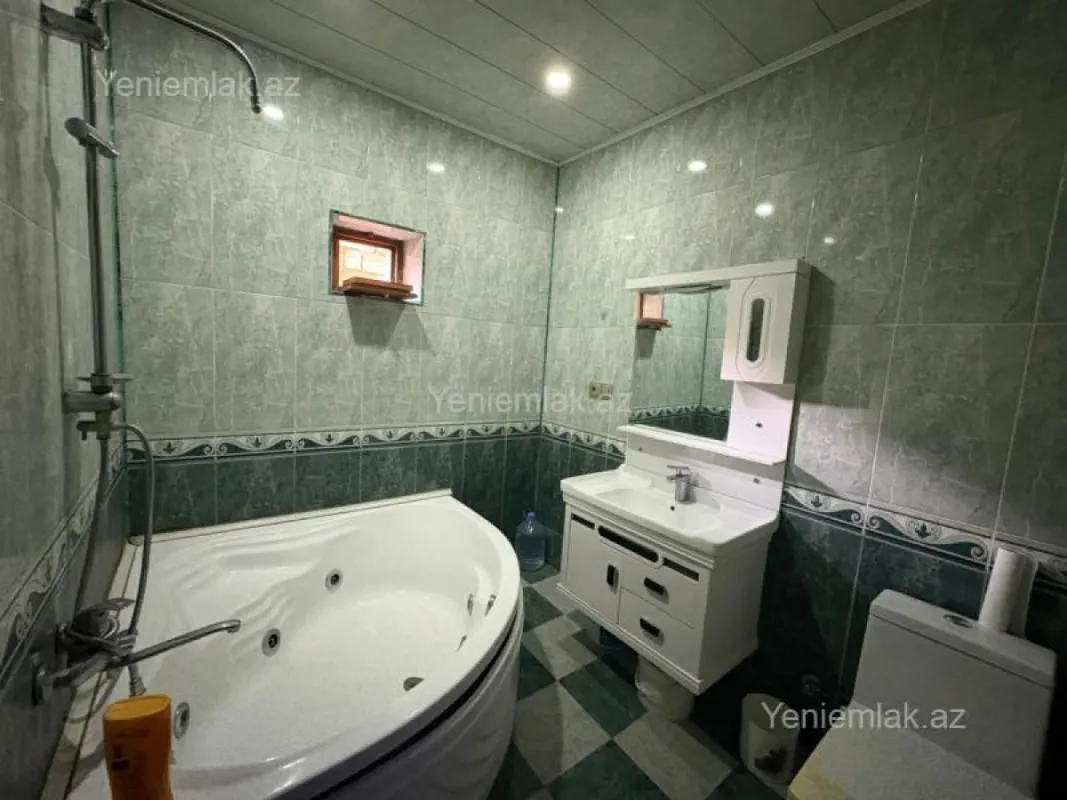 Satılır 5 otaqlı həyət evi 280 m²