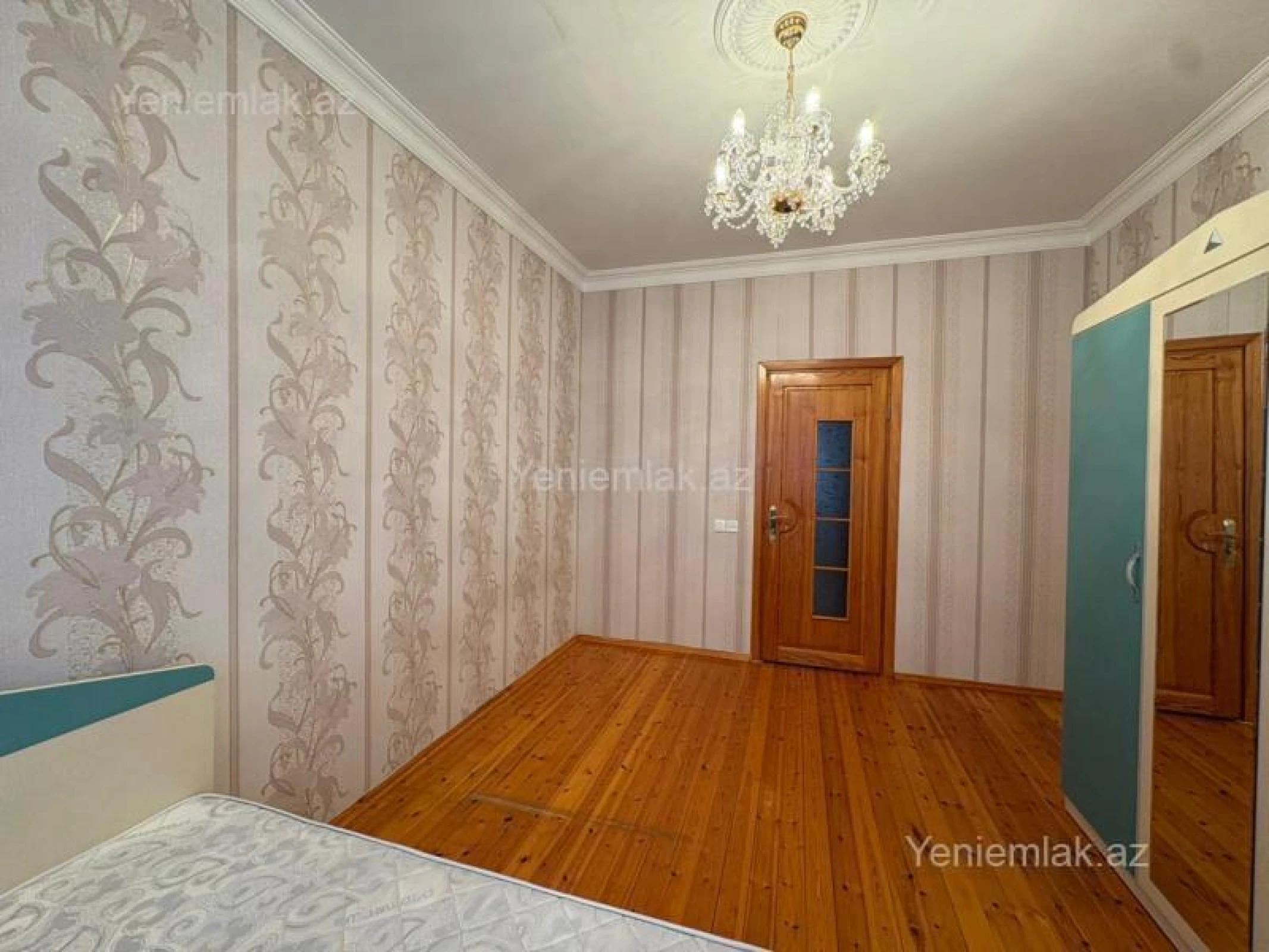 Satılır 5 otaqlı həyət evi 280 m²