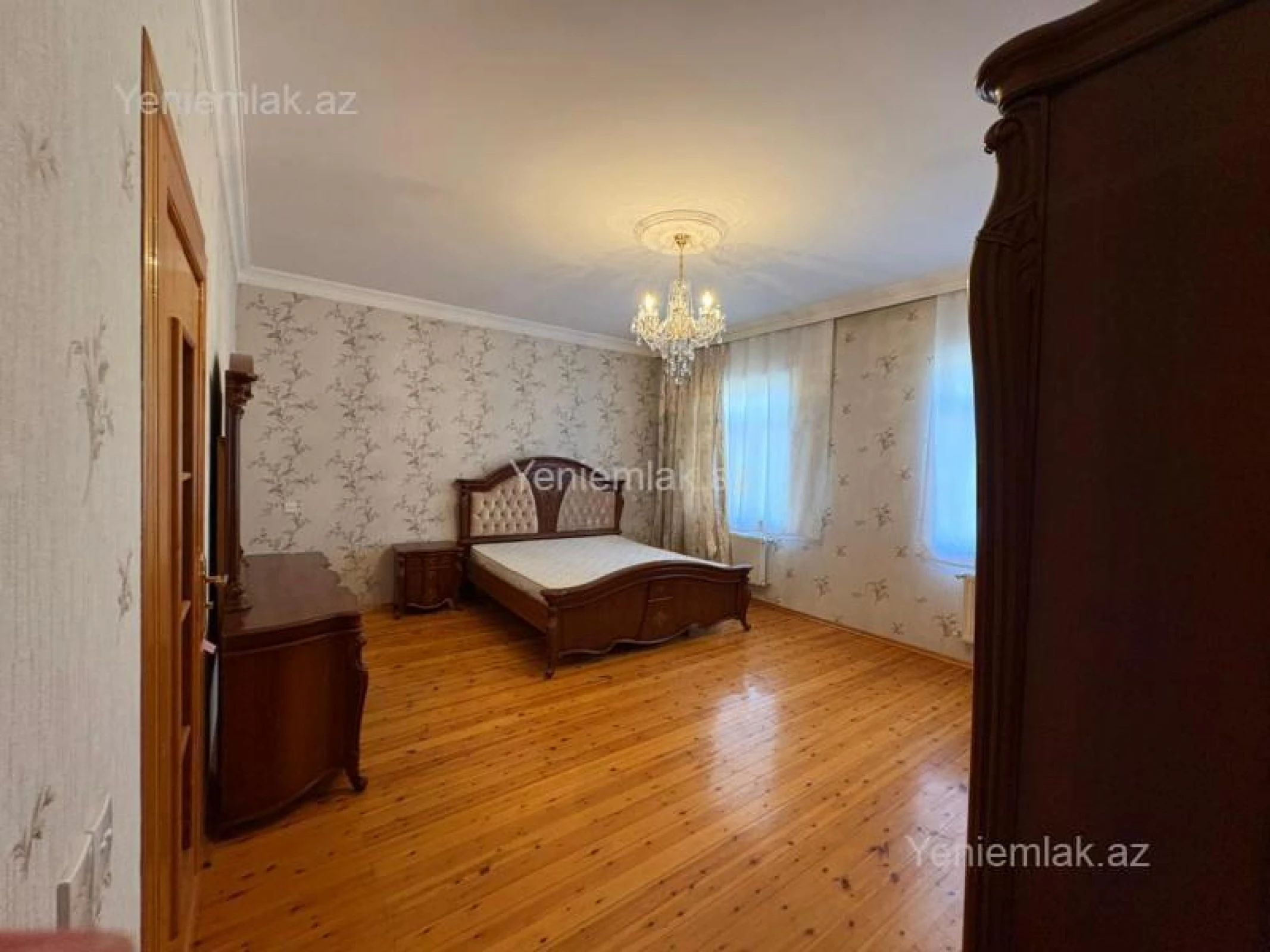 Satılır 5 otaqlı həyət evi 280 m²