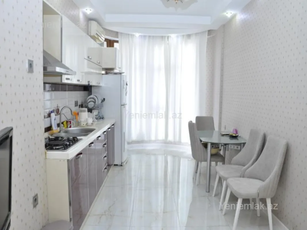 Satılır 4 otaqlı yeni tikili 195 m²
