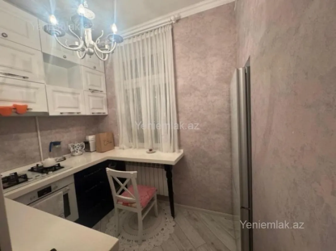 Satılır 2 otaqlı köhnə tikili 65 m²