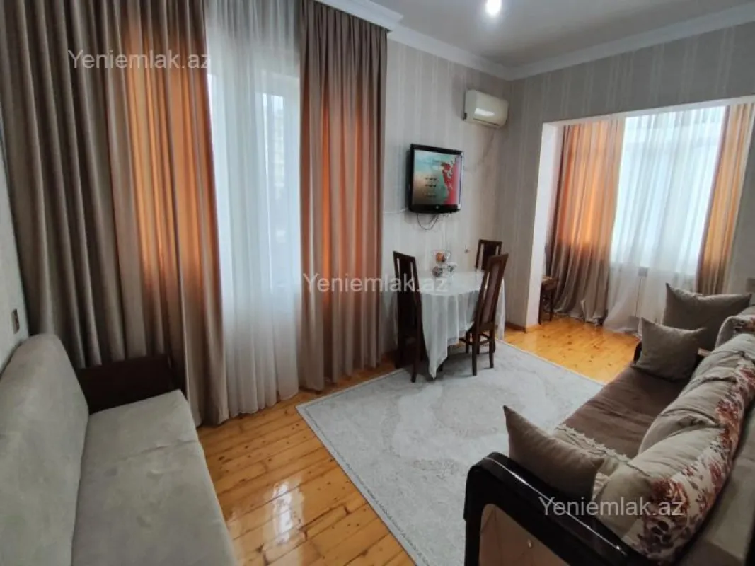 Satılır 2 otaqlı köhnə tikili 60 m²