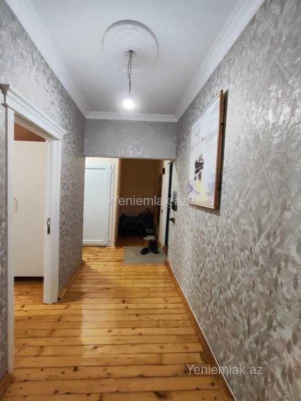 Satılır 2 otaqlı köhnə tikili 60 m²