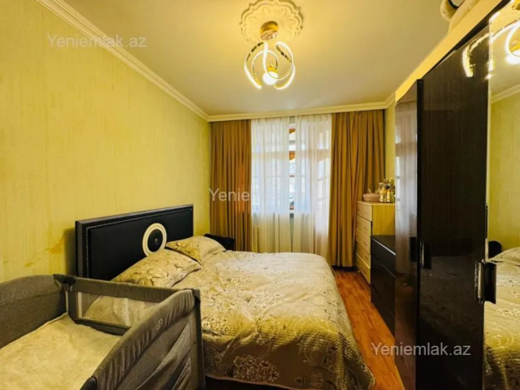 Satılır 4 otaqlı köhnə tikili 100 m²