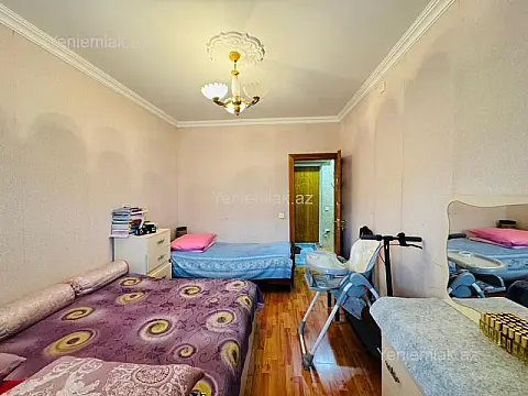 Satılır 4 otaqlı köhnə tikili 100 m²