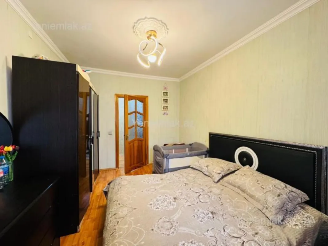 Satılır 4 otaqlı köhnə tikili 100 m²