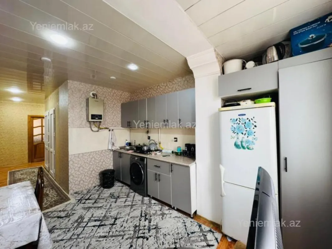 Satılır 4 otaqlı köhnə tikili 100 m²