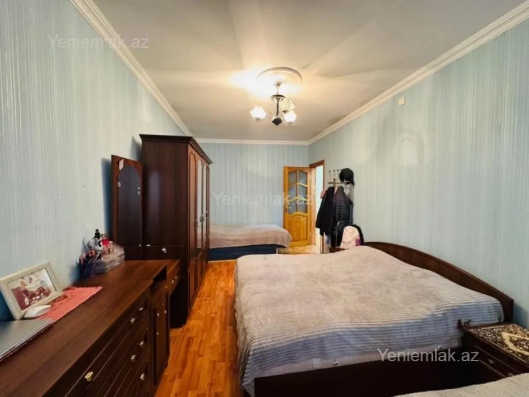 Satılır 4 otaqlı köhnə tikili 100 m²