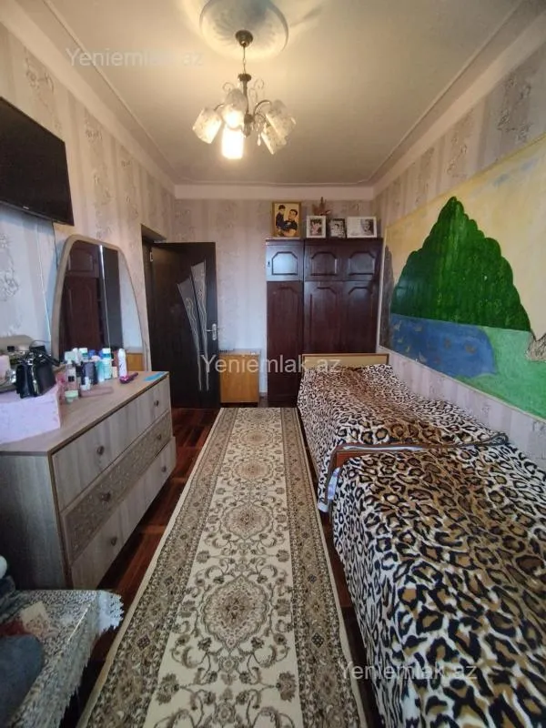 Satılır 4 otaqlı köhnə tikili 80 m²