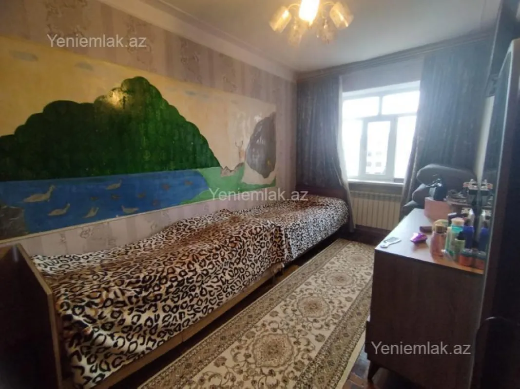 Satılır 4 otaqlı köhnə tikili 80 m²