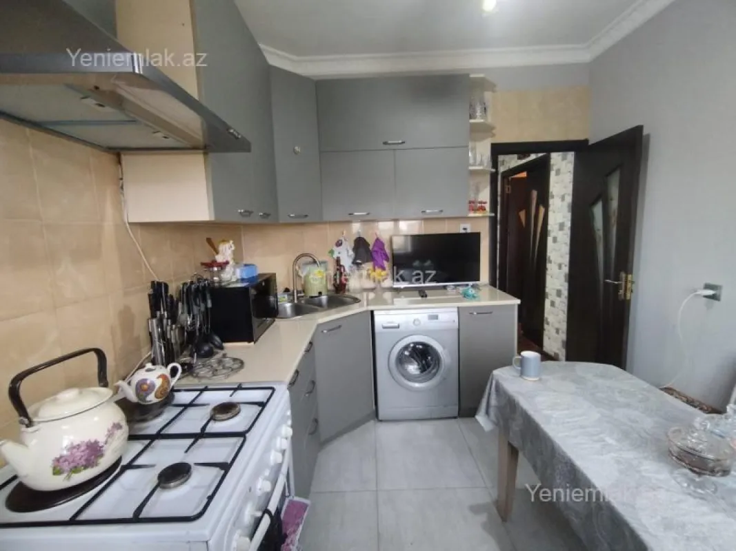 Satılır 4 otaqlı köhnə tikili 80 m²