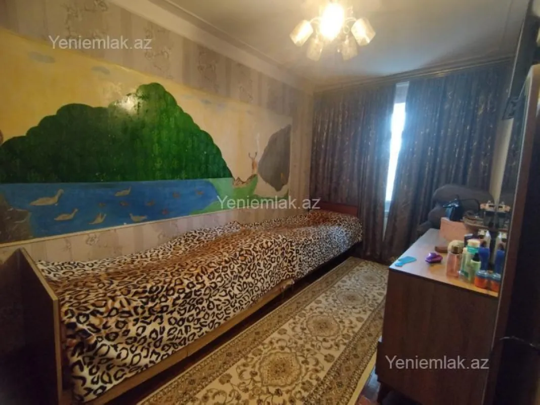Satılır 4 otaqlı köhnə tikili 80 m²