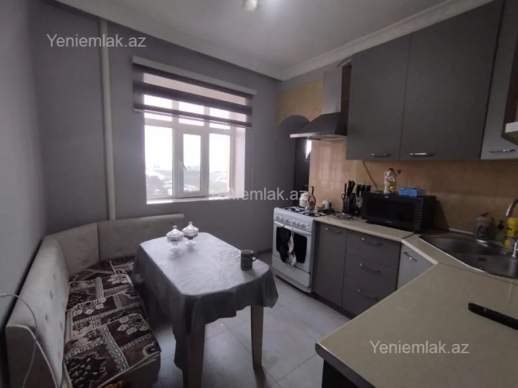 Satılır 4 otaqlı köhnə tikili 80 m²