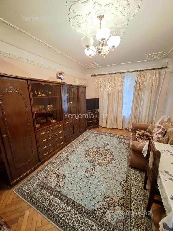 Satılır 1 otaqlı köhnə tikili 35 m²