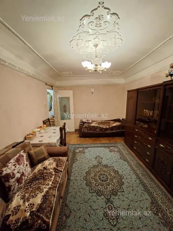 Satılır 1 otaqlı köhnə tikili 35 m²