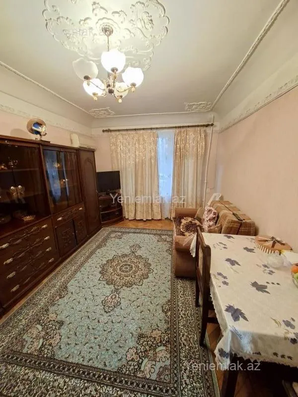 Satılır 1 otaqlı köhnə tikili 35 m²