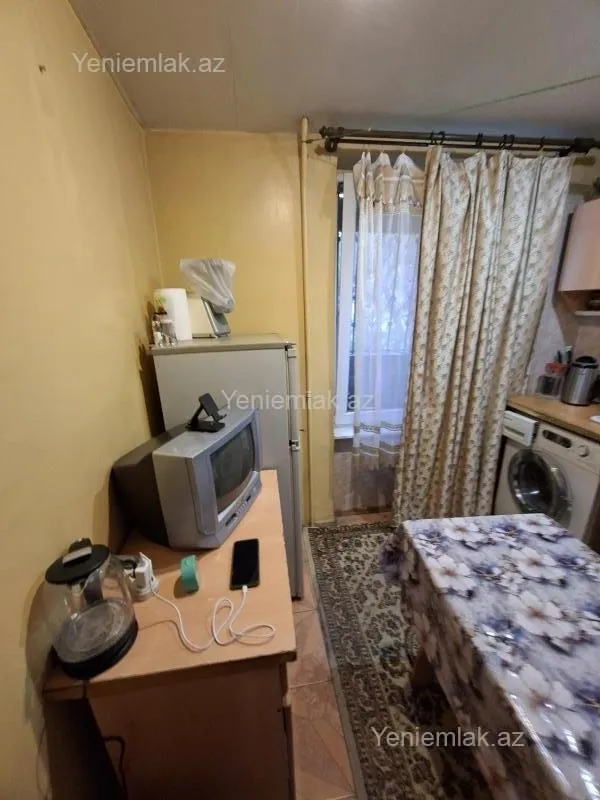 Satılır 1 otaqlı köhnə tikili 35 m²
