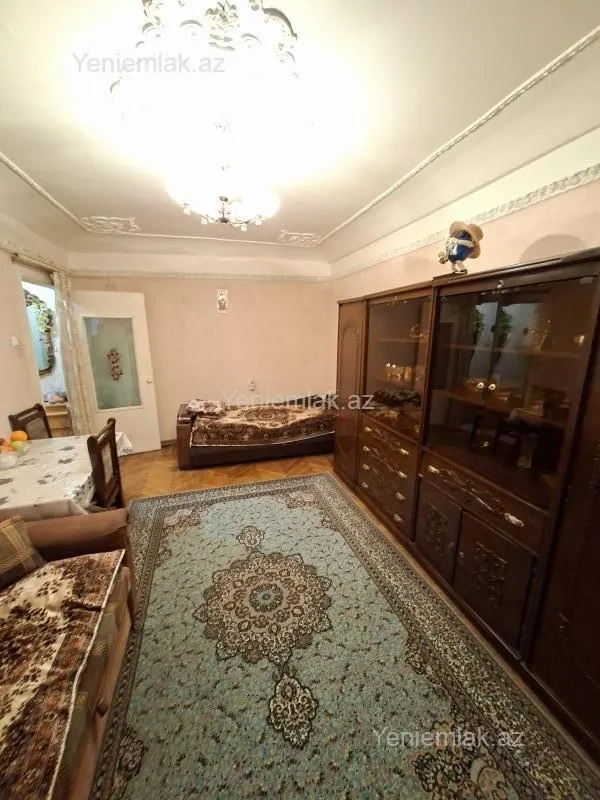 Satılır 1 otaqlı köhnə tikili 35 m²