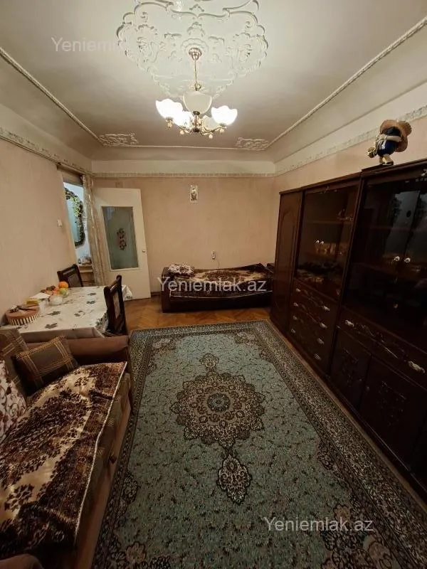 Satılır 1 otaqlı köhnə tikili 35 m²