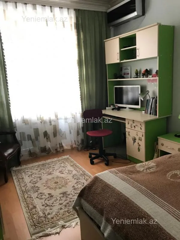 Satılır 5 otaqlı köhnə tikili 100 m²