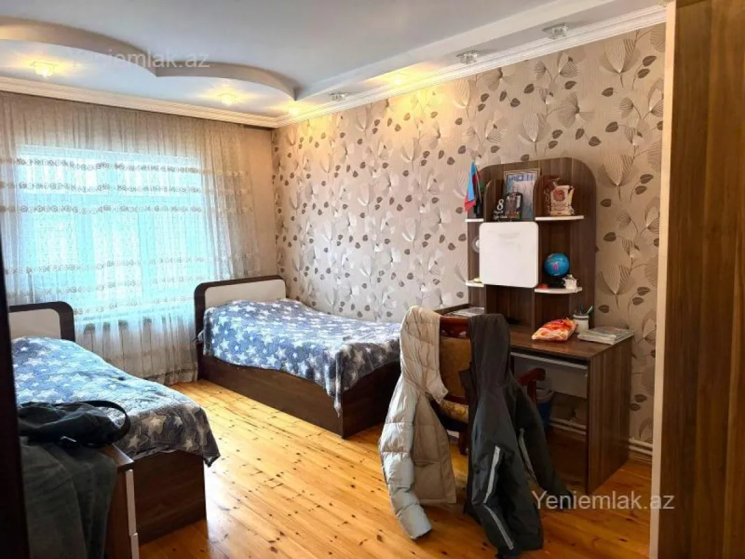 Satılır 4 otaqlı köhnə tikili 120 m²