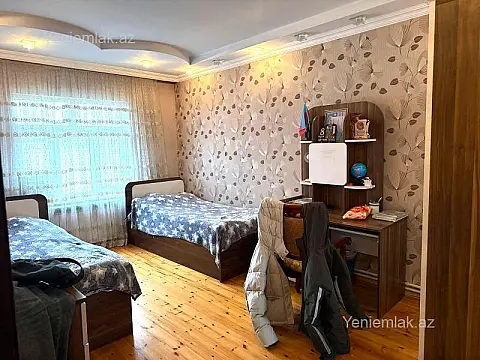 Satılır 4 otaqlı köhnə tikili 120 m²