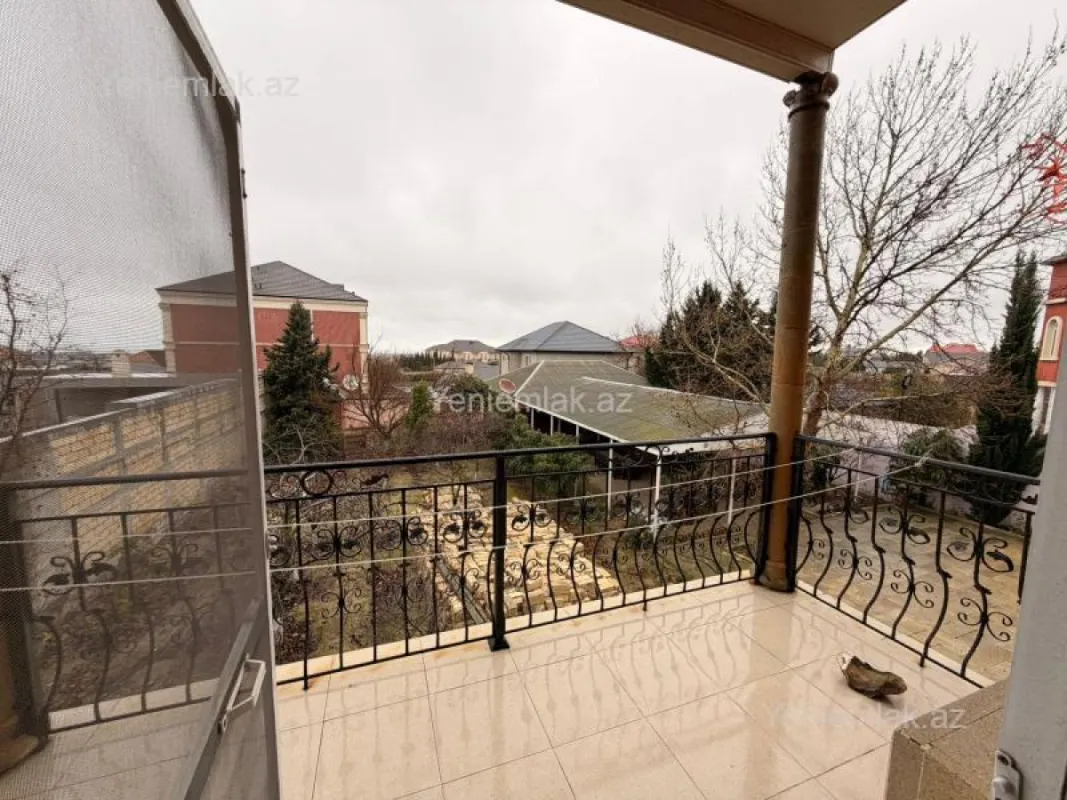 Satılır 5 otaqlı həyət evi 341 m²
