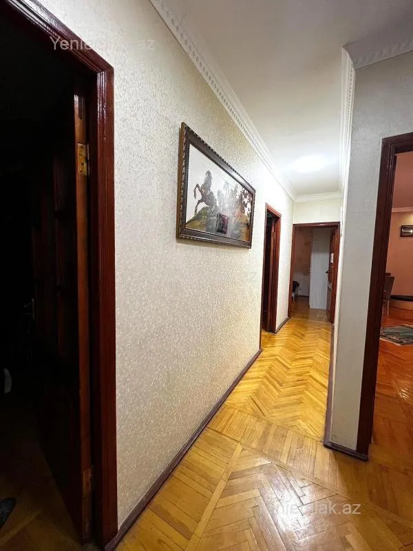 Satılır 5 otaqlı köhnə tikili 130 m²