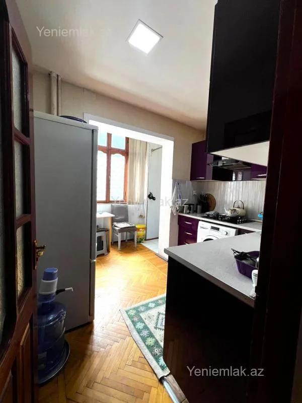 Satılır 5 otaqlı köhnə tikili 130 m²