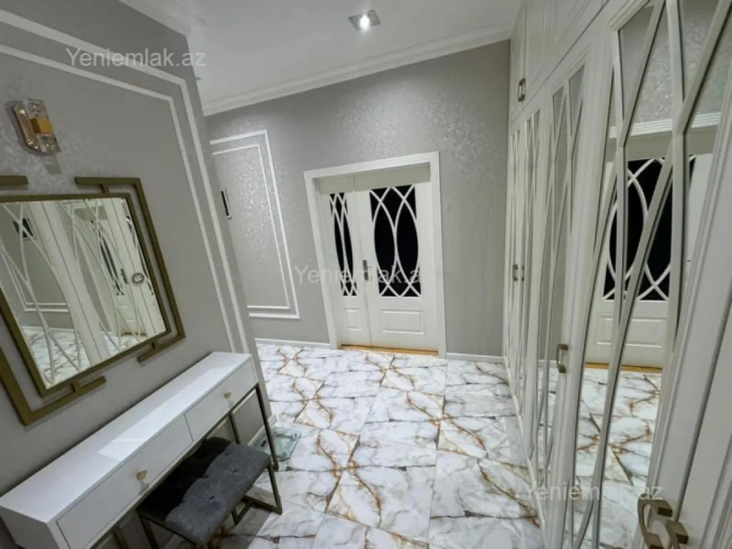 Satılır 4 otaqlı yeni tikili 135 m²