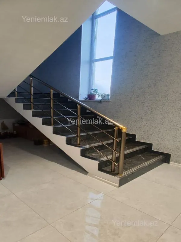 Satılır 5 otaqlı həyət evi 150 m²