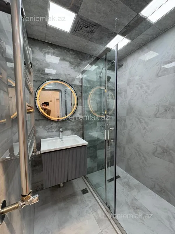 Satılır 2 otaqlı köhnə tikili 65 m²