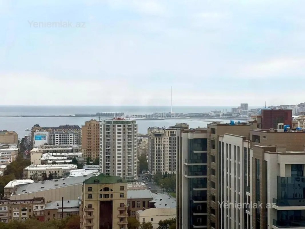 Satılır 4 otaqlı yeni tikili 225 m²