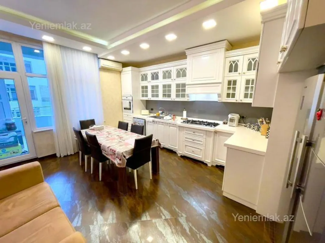 Satılır 4 otaqlı yeni tikili 225 m²