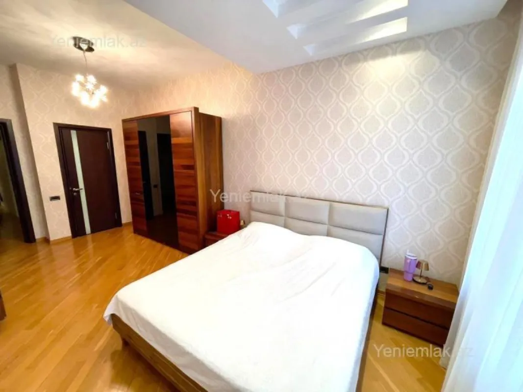 Satılır 4 otaqlı yeni tikili 225 m²