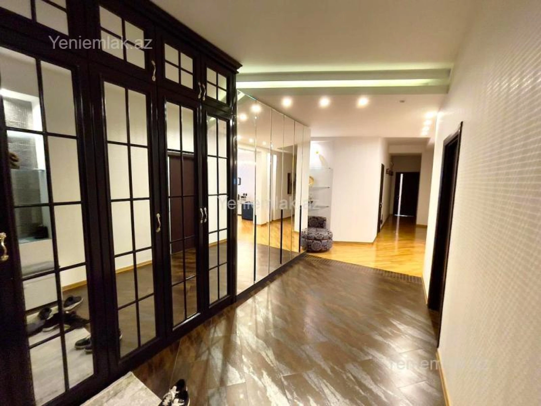 Satılır 4 otaqlı yeni tikili 225 m²
