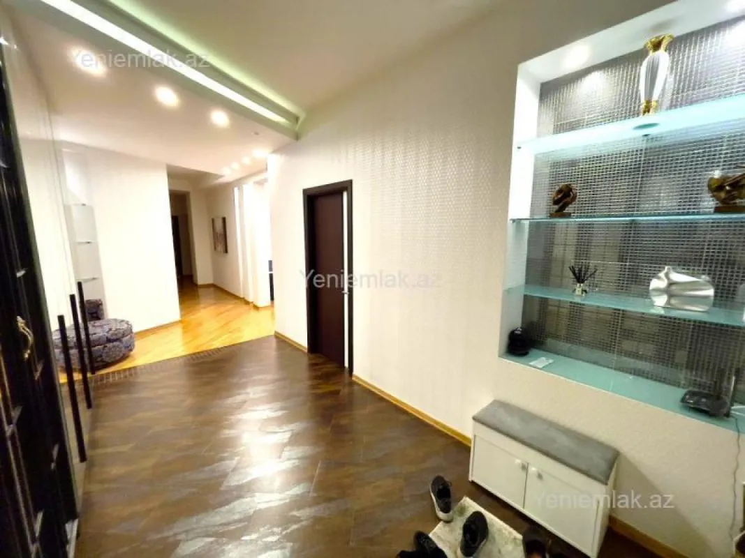 Satılır 4 otaqlı yeni tikili 225 m²
