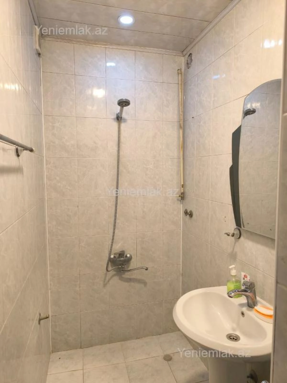 Satılır 3 otaqlı köhnə tikili 75 m²